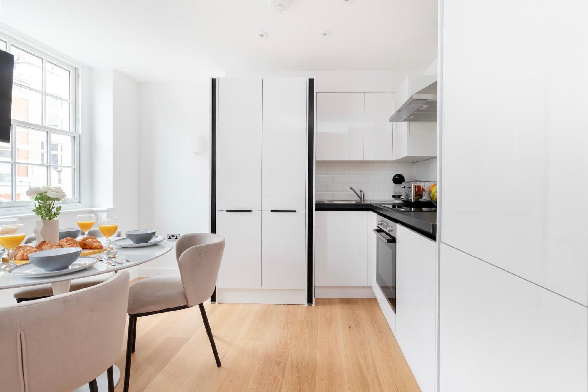 Fitzrovia With Balcony - Cityapartmentstay Λονδίνο Εξωτερικό φωτογραφία